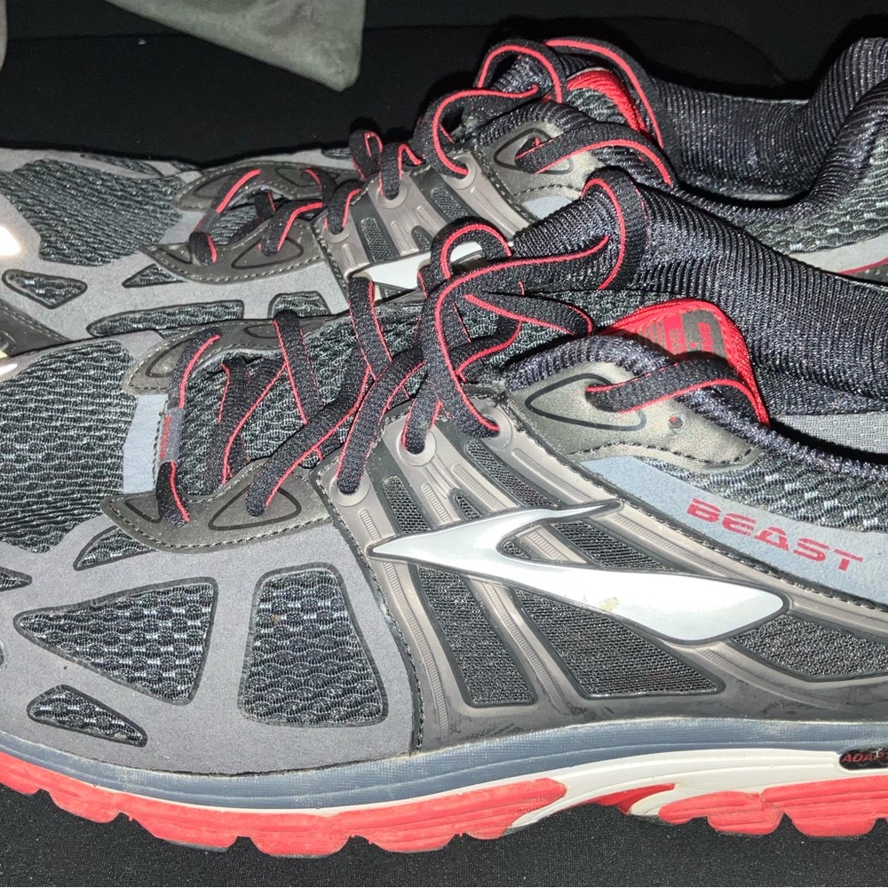 Brooks Beast Men's Athletic Shoes - Gray and Red